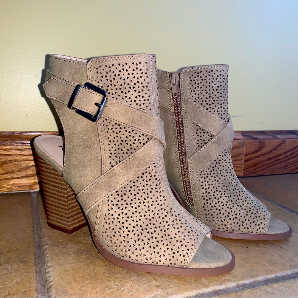 Heel sandals